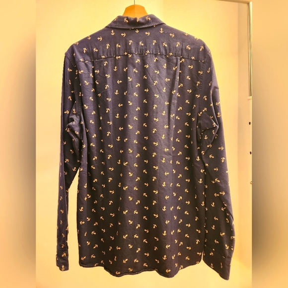 H&M Shirt - Picture 2 of 3